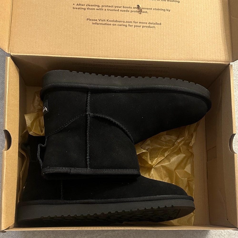 Black KOOLABURRA BY UGG boots